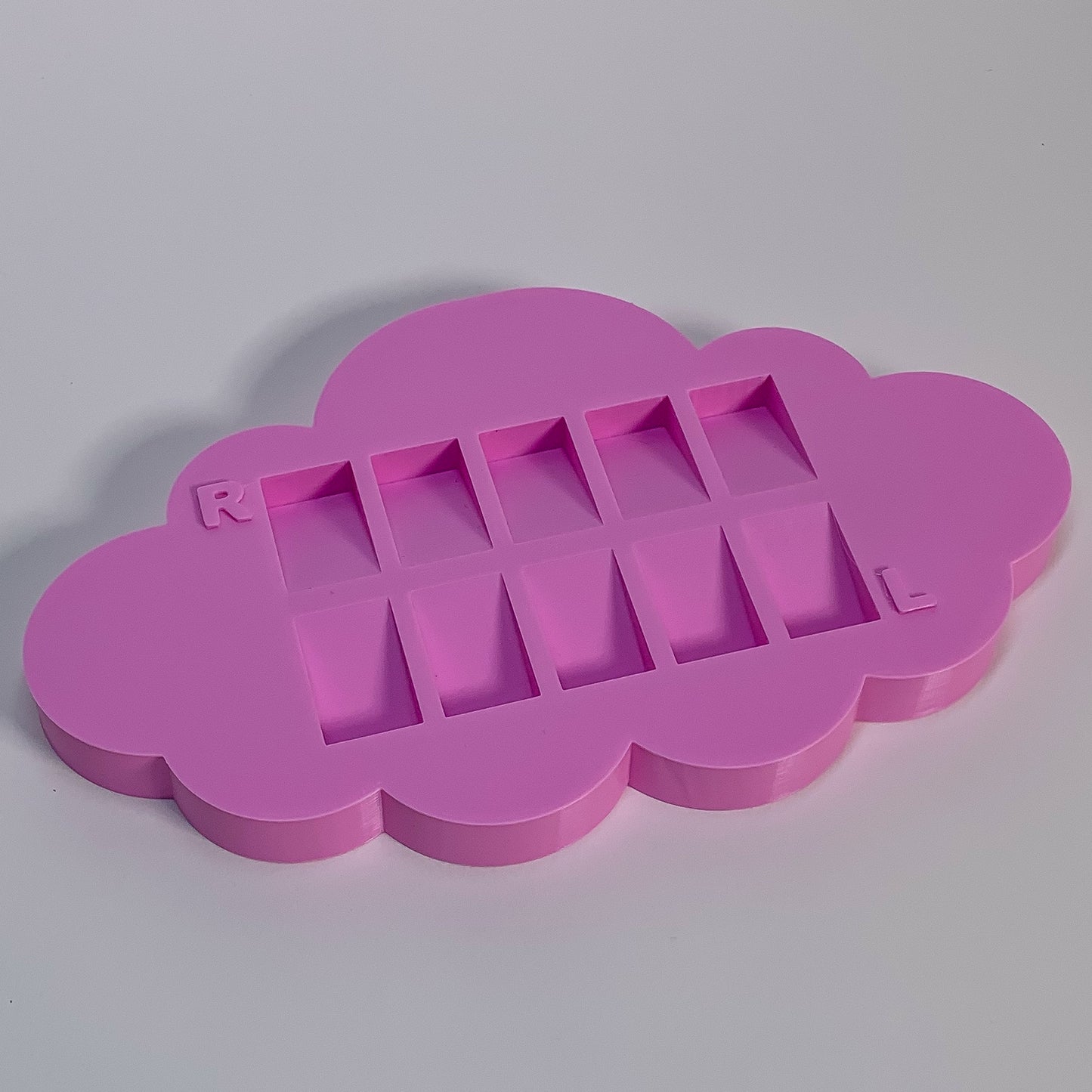 Cloud nail tip tray